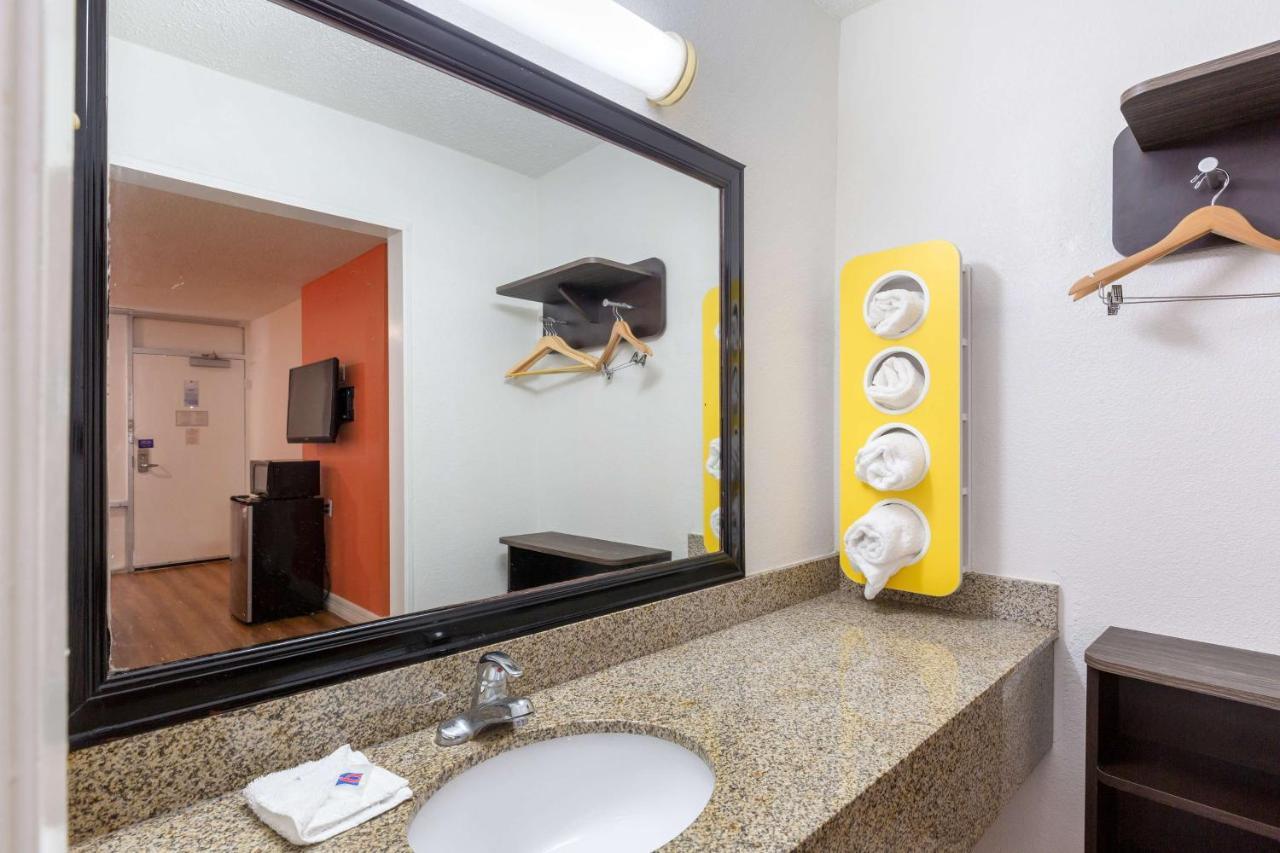 Motel 6-Houston, Tx - East Εξωτερικό φωτογραφία