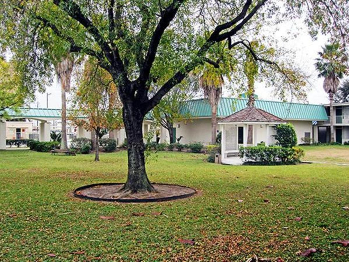 Motel 6-Houston, Tx - East Εξωτερικό φωτογραφία